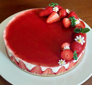 cheesecake alle fragole senza cottura