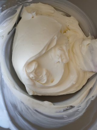 crema allo yogurt per l'estate in un bicchiere