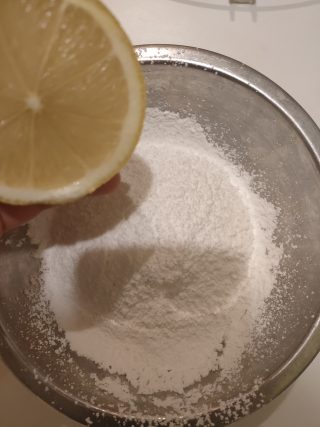 glassa al limone per ciambella al cacao con crema al latte