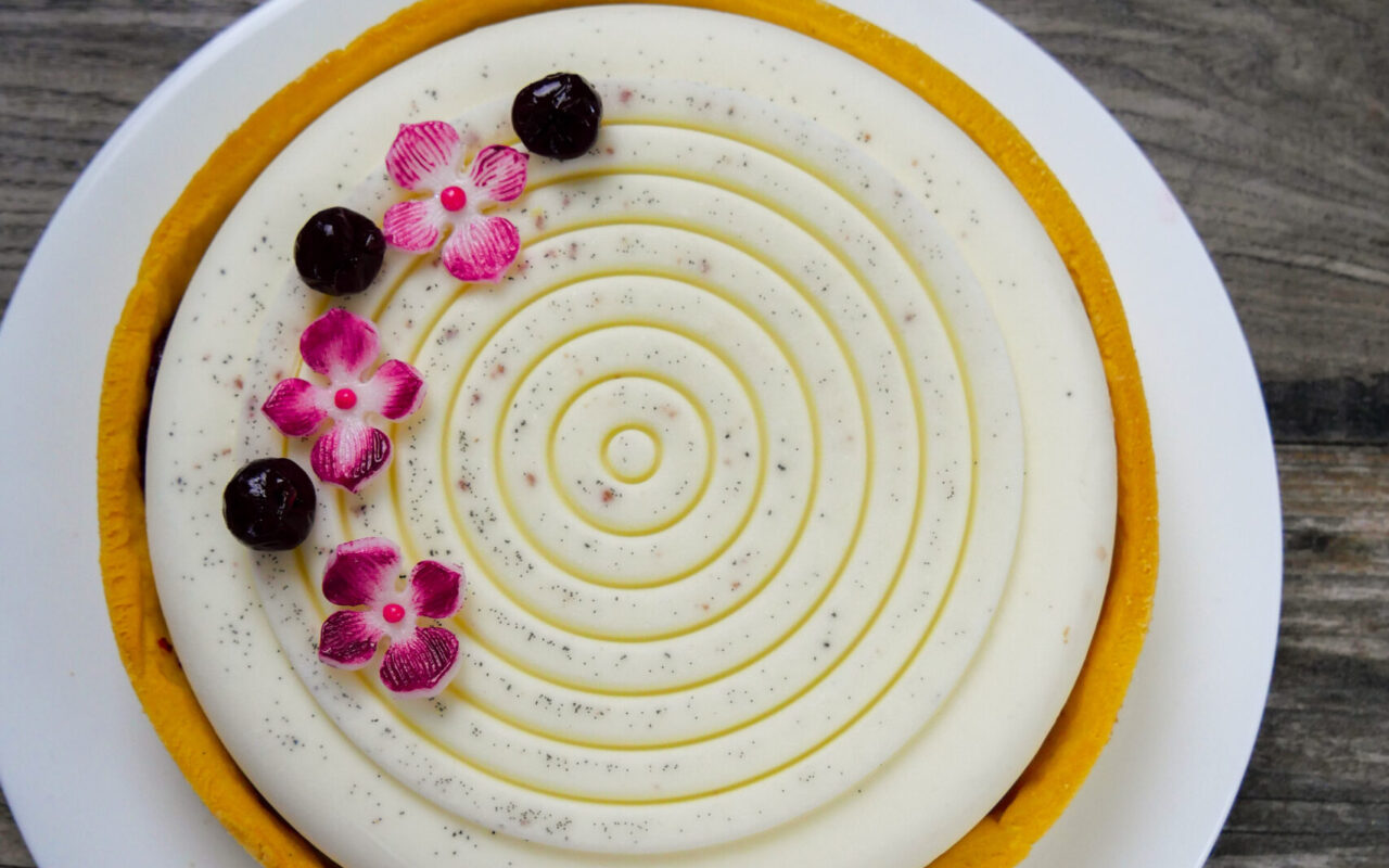 CROSTATA MODERNA PANNA COTTA E AMARENE
